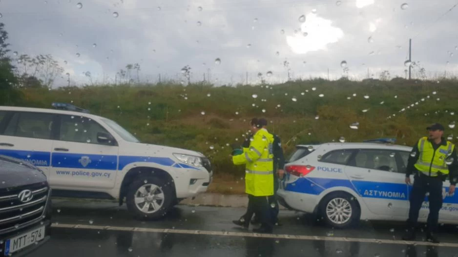 Κύπρος: Ανεμοστρόβιλος αναποδογύρισε τέσσερα οχήματα στο Στρόβολο (βίντεο)